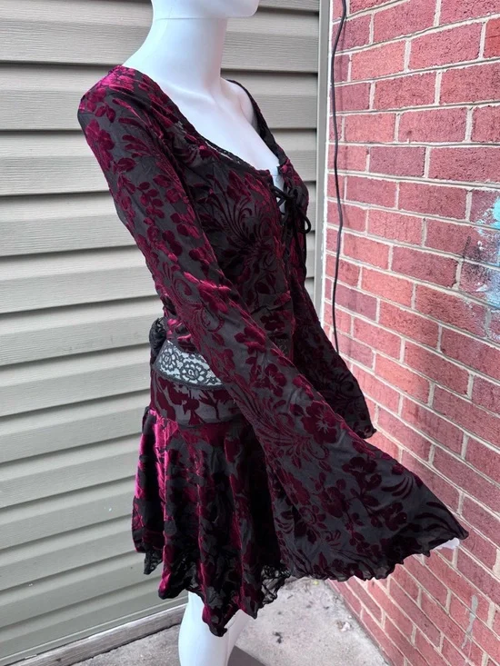 DOLLS KILL WIDOW RED BLACK LACE UP BELL SLEEVE TWO PIECE SKIRT SET SIZE XXL - Picture 2 of 7